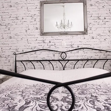 Bella Elia Apartment Split