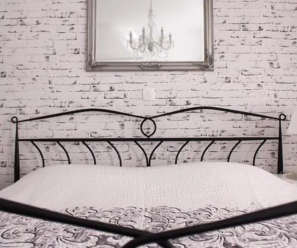 Bella Elia ספליט